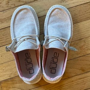 Hey Dudes - size 5